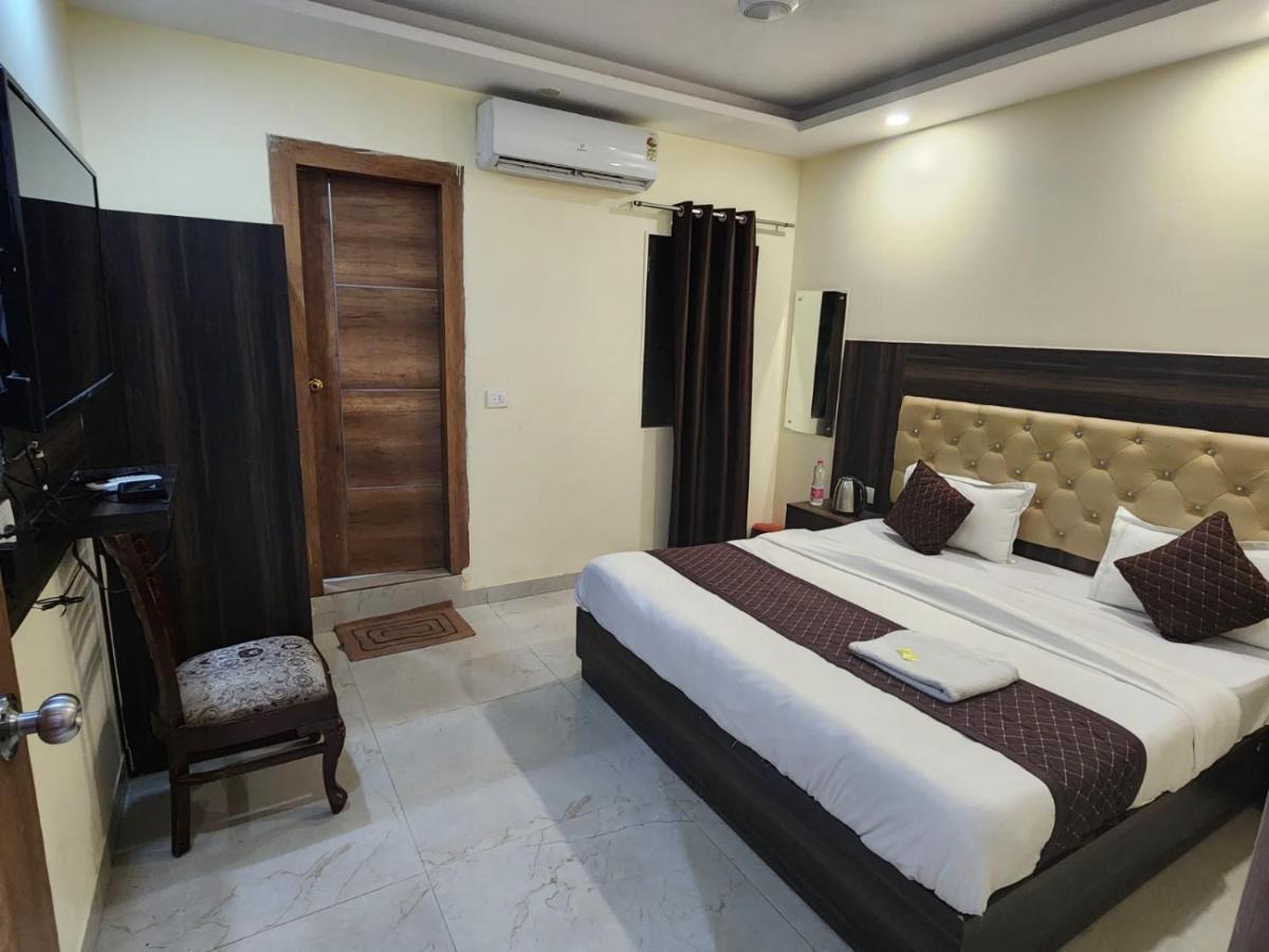 Hotel Ambe Inn By Ambience Delhi Igi Airport ニューデリー エクステリア 写真