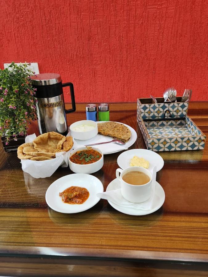 Hotel Ambe Inn By Ambience Delhi Igi Airport ニューデリー エクステリア 写真