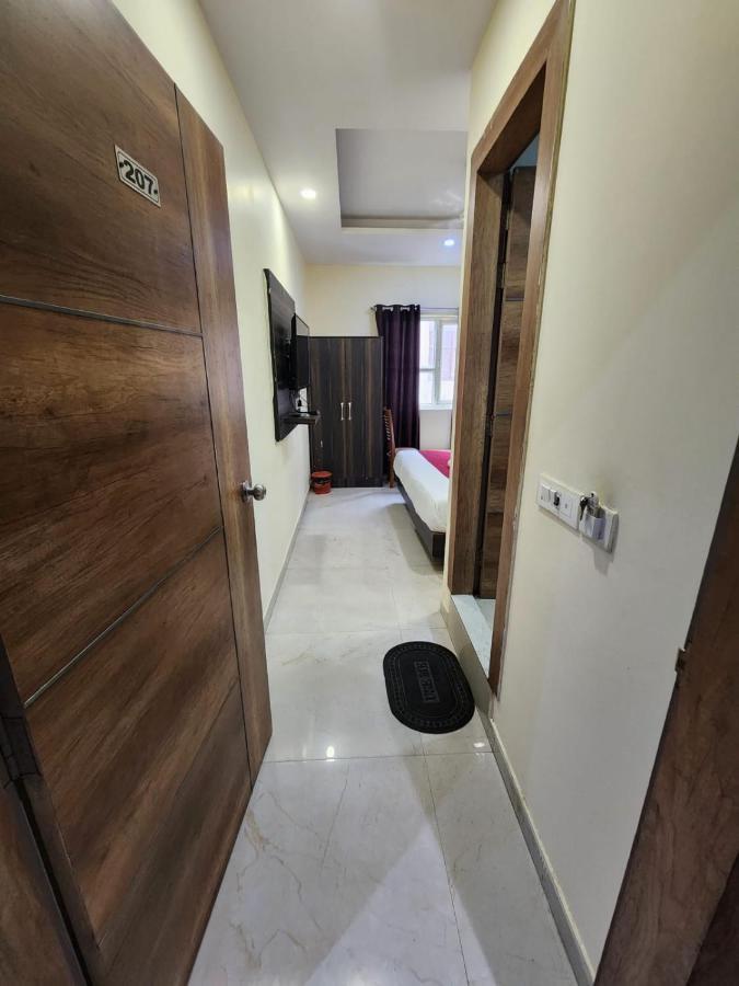 Hotel Ambe Inn By Ambience Delhi Igi Airport ニューデリー エクステリア 写真