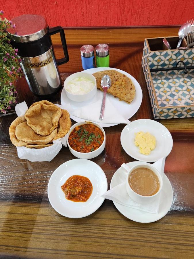 Hotel Ambe Inn By Ambience Delhi Igi Airport ニューデリー エクステリア 写真